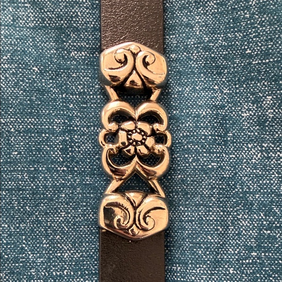 Elegant Black Western Leather Belt with Silver Accents size M/L - Picture 3 of 4